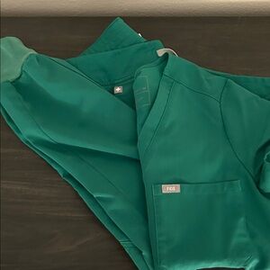 Figs Green Petite Set